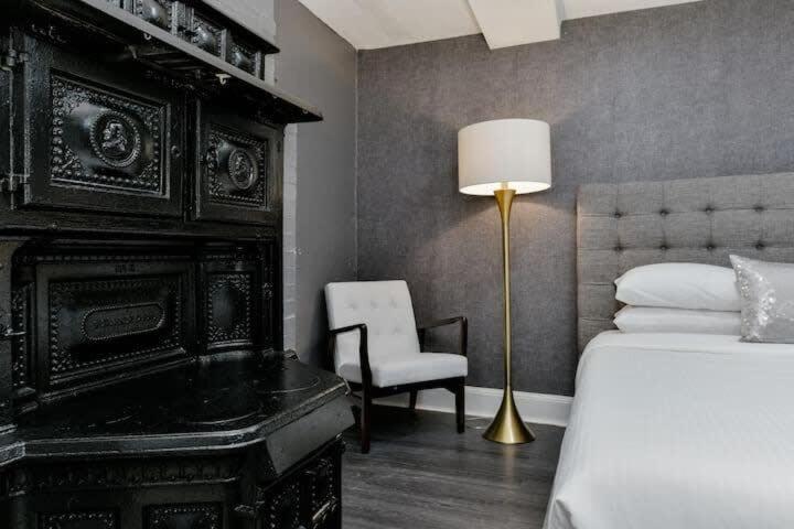 Centrally Located In Boston's Bay Appartamento
